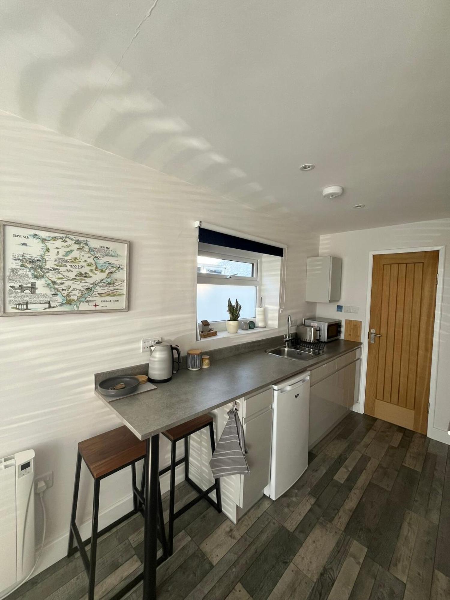 Entire Guest Suite In Four Mile Bridge, Rhoscolyn Valley 外观 照片