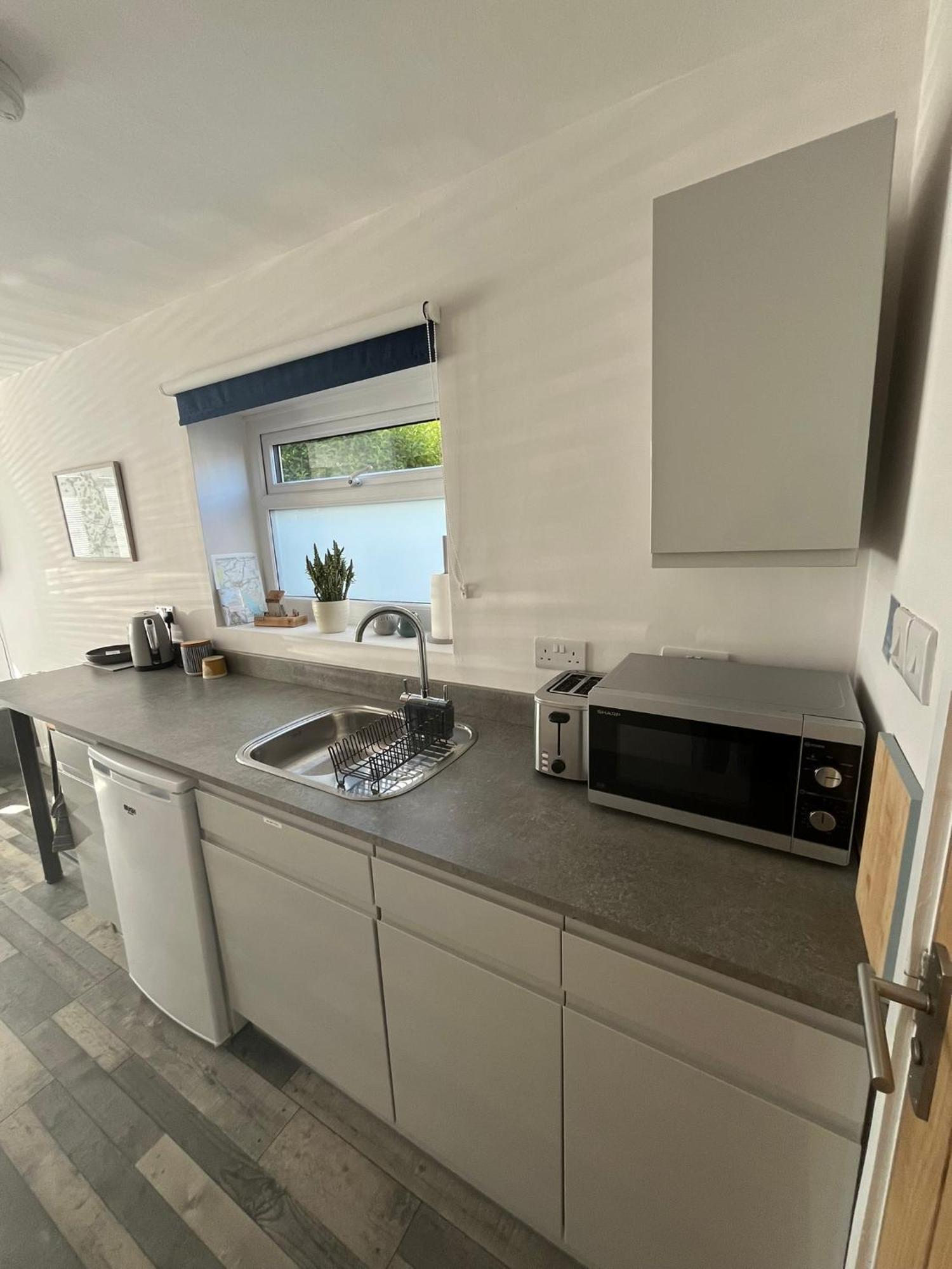 Entire Guest Suite In Four Mile Bridge, Rhoscolyn Valley 外观 照片